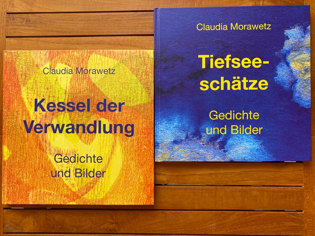 Hardcover-Ausgaben von "Kessel der Verwandlung" und "Tiefseeschätze" von Claudia Morawetz